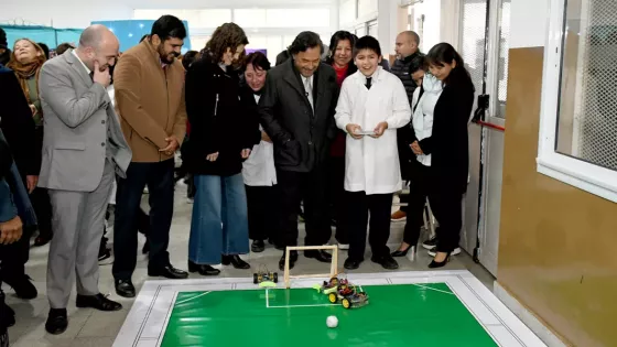 El gobernador Sáenz acompañó a más de 300 alumnos primarios de La Caldera y Vaqueros en la Muestra de Robótica