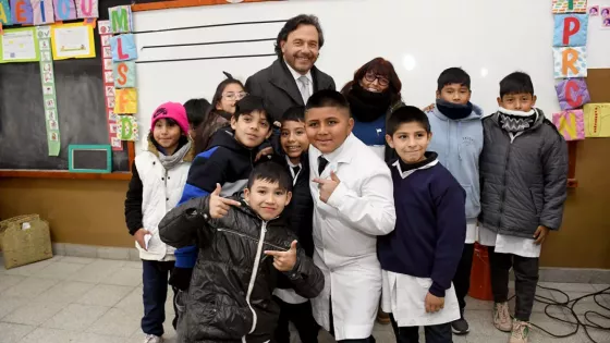 El gobernador Sáenz acompañó a más de 300 alumnos primarios de La Caldera y Vaqueros en la Muestra de Robótica