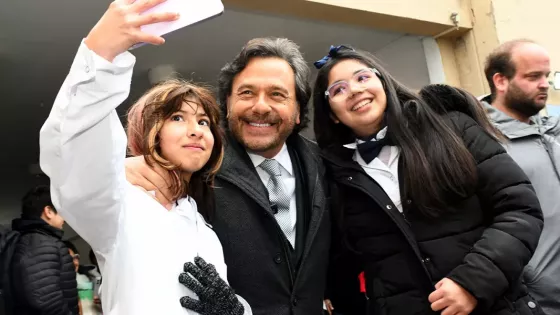 El gobernador Sáenz acompañó a más de 300 alumnos primarios de La Caldera y Vaqueros en la Muestra de Robótica