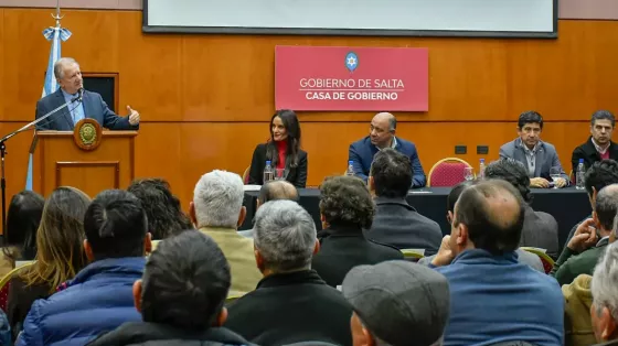 El Gobierno firmó un convenio para fortalecer la transparencia institucional de 100 organizaciones de la provincia