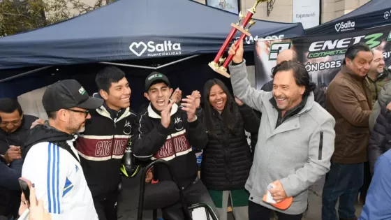 Sáenz participó de la gran muestra Estudiá Salta que convocó a miles de jóvenes y familias
