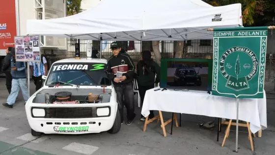 Sáenz participó de la gran muestra Estudiá Salta que convocó a miles de jóvenes y familias