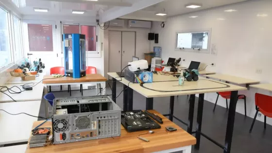 Sáenz participó de la gran muestra Estudiá Salta que convocó a miles de jóvenes y familias