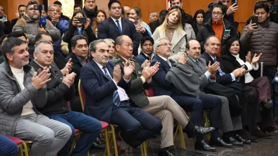 El gobernador Sáenz tomó juramento al nuevo ministro de Seguridad y Justicia, Nicolás Avellaneda