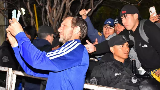 Boca hace temblar Salta: masiva y eufórica bienvenida de los hinchas a los Xeneixes