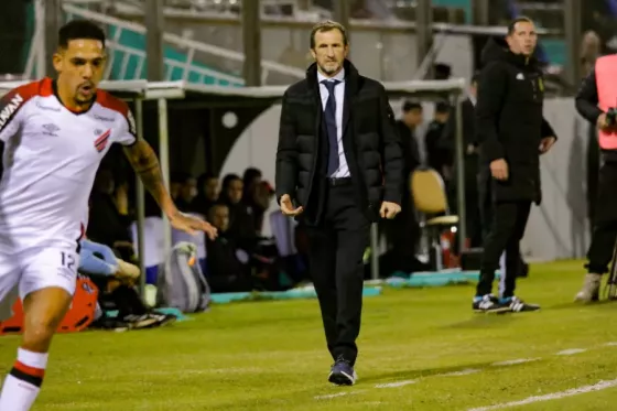 Triunfo de Boca Juniors sobre Atlético Paranaense de Brasil en Salta.
