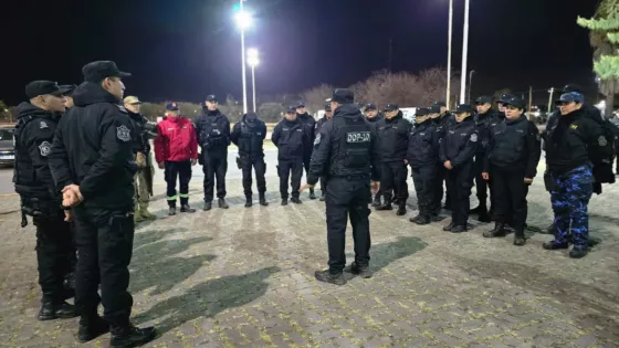 Operativo de seguridad durante el partido Boca Juniors versus Atlético Paranaense en el estadio Martearena.