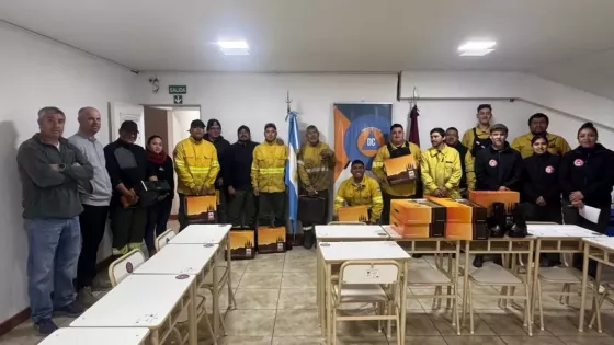 Entregaron indumentaria de protección personal a brigadistas forestales