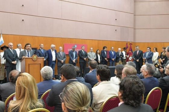 El gobernador Sáenz tomó juramento al nuevo Ministro de Salud Pública y a Secretarios del Gobierno de Salta