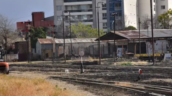 Sáenz supervisó la asistencia integral de la Provincia a las familias afectadas por los incendios en barrio El Refugio