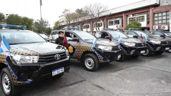 Sáenz entregó 10 nuevos móviles policiales y ya renovó el 60% del parque automotor de la Fuerza