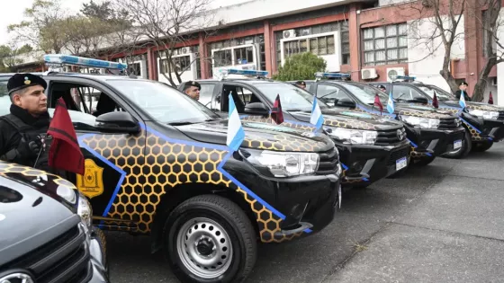 Sáenz entregó 10 nuevos móviles policiales y ya renovó el 60% del parque automotor de la Fuerza