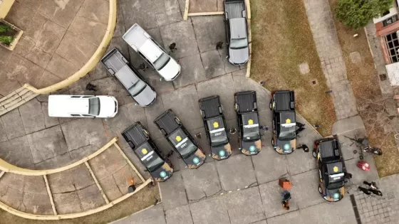Sáenz entregó 10 nuevos móviles policiales y ya renovó el 60% del parque automotor de la Fuerza