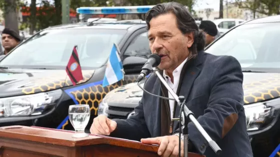 Sáenz entregó 10 nuevos móviles policiales y ya renovó el 60% del parque automotor de la Fuerza