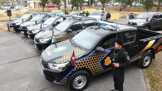 Sáenz entregó 10 nuevos móviles policiales y ya renovó el 60% del parque automotor de la Fuerza
