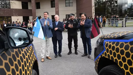 Sáenz entregó 10 nuevos móviles policiales y ya renovó el 60% del parque automotor de la Fuerza