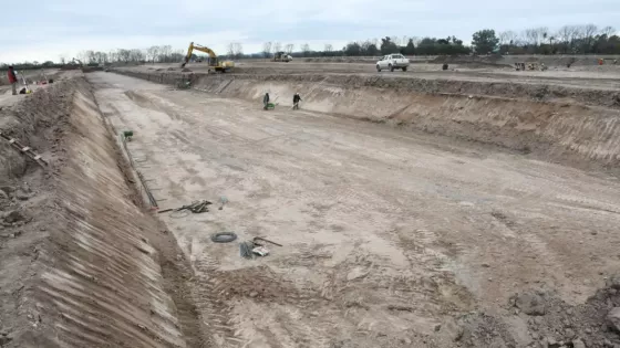 Comenzó la construcción del canal pluvial de la Autopista del Valle de Lerma: Sáenz supervisó las obras