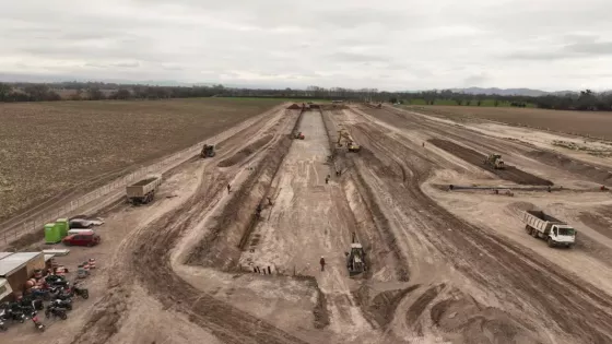 Comenzó la construcción del canal pluvial de la Autopista del Valle de Lerma: Sáenz supervisó las obras