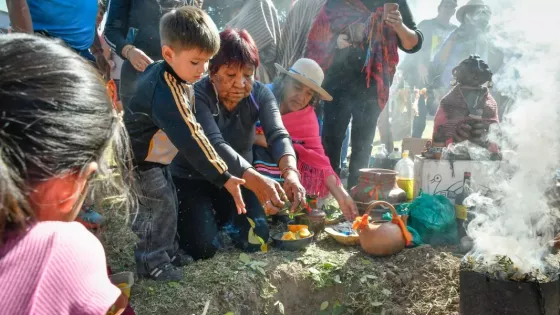 El Mercado Artesanal de Salta celebró la 25ª edición del Tradicional Convite a la Pachamama