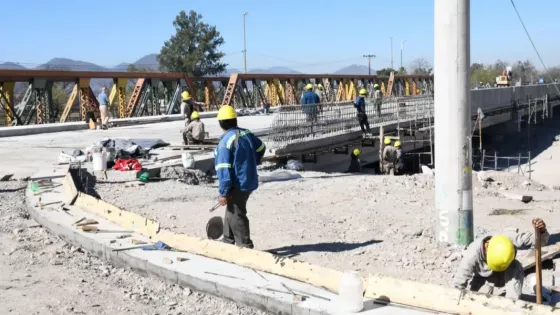 Puentes sobre el río Vaqueros y Circunvalación: Sáenz supervisó la obra que avanza con asistencia financiera provincial