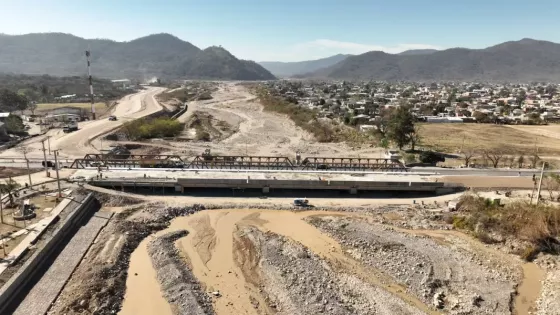 Puentes sobre el río Vaqueros y Circunvalación: Sáenz supervisó la obra que avanza con asistencia financiera provincial