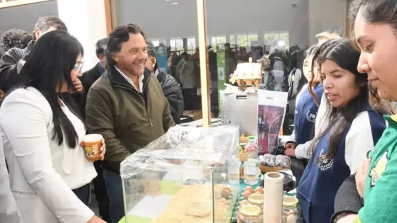 Sáenz en la Expo Cafayate: “Seguimos generando oportunidades para que los jóvenes estudien, se capaciten y construyan su futuro en Salta”