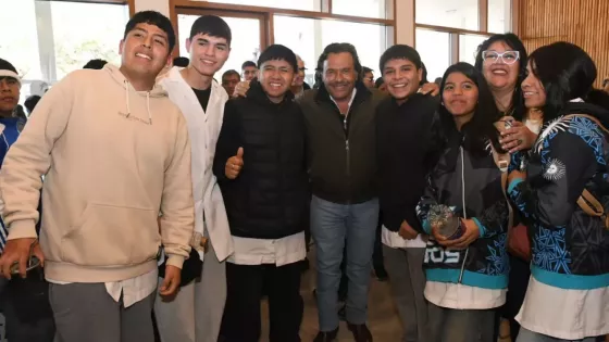 Sáenz en la Expo Cafayate: “Seguimos generando oportunidades para que los jóvenes estudien, se capaciten y construyan su futuro en Salta”