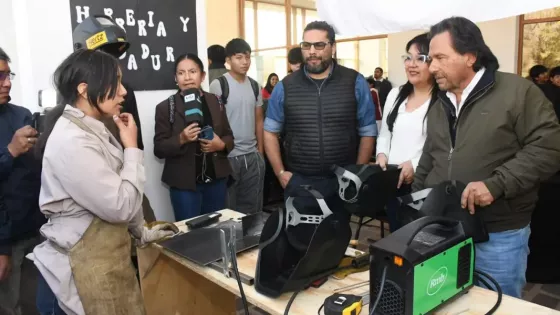 Sáenz en la Expo Cafayate: “Seguimos generando oportunidades para que los jóvenes estudien, se capaciten y construyan su futuro en Salta”