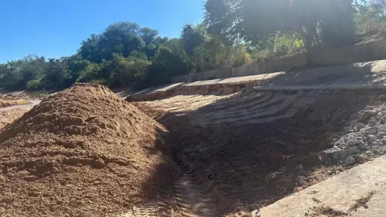 Se reconstruye y repara el canal del río Tartagal