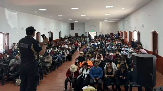 En Cachi capacitaron a más de 500 personas mayores sobre prevención en ciberestafas