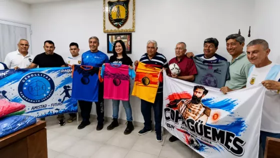 Aguaray, General Mosconi y Salvador Mazza recibieron indumentaria deportiva para Cebollitas y Copa Güemes