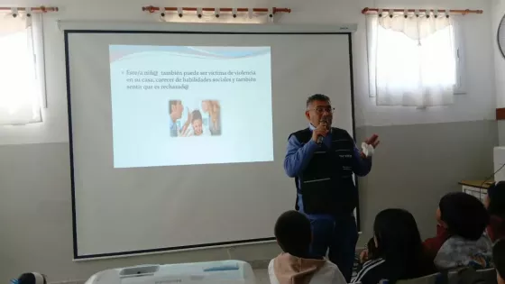 Padres, docentes y alumnos fueron capacitados para el abordaje de problemáticas sociales