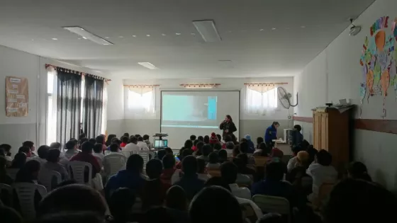 Padres, docentes y alumnos fueron capacitados para el abordaje de problemáticas sociales