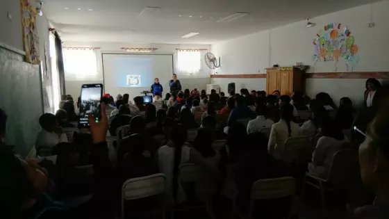 Padres, docentes y alumnos fueron capacitados para el abordaje de problemáticas sociales