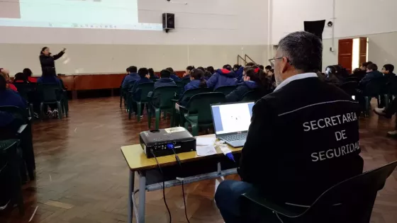 El Sistema de Emergencias 9-1-1 brindó una charla informativa a alumnos del Colegio de Jesús