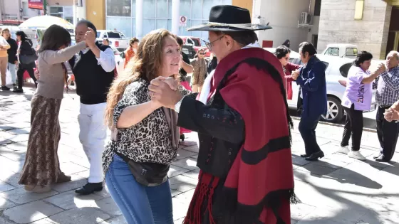 Con gran convocatoria, se realizó la Expo de Personas Mayores en Plaza Belgrano