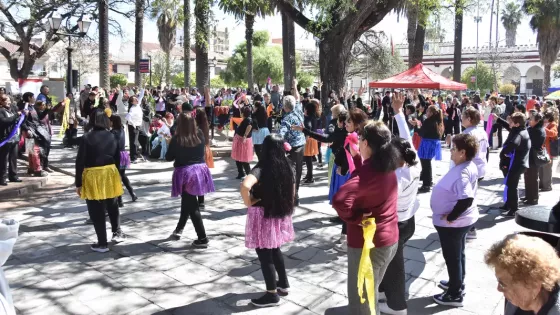 Con gran convocatoria, se realizó la Expo de Personas Mayores en Plaza Belgrano