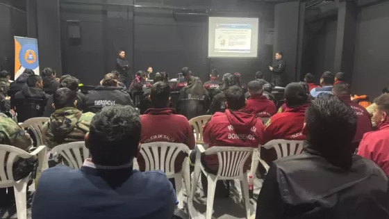 Defensa Civil capacita sobre la respuesta ante emergencias con materiales peligrosos