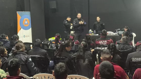 Defensa Civil capacita sobre la respuesta ante emergencias con materiales peligrosos