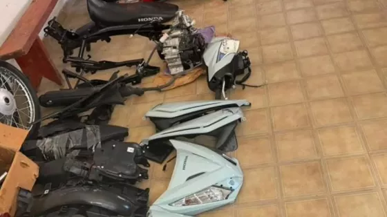 La Policía demoró a tres personas por transportar motopartes robadas en Salvador Mazza