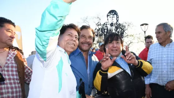 Salta homenajeó a Ricky Maravilla por su aporte a la cultura y música popular