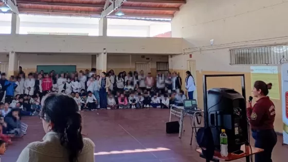 Bomberos de la Policía brindaron una capacitación sobre prevención sísmica en escuelas y colegios de Capital