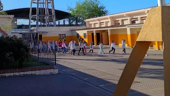 Bomberos de la Policía brindaron una capacitación sobre prevención sísmica en escuelas y colegios de Capital