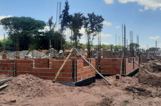 Avanza la construcción de viviendas en Coronel Moldes