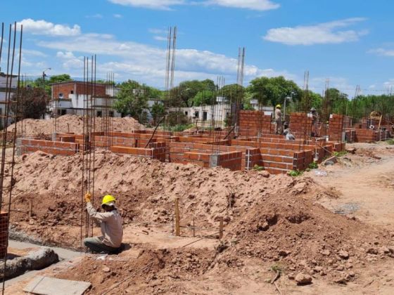 Avanza la construcción de viviendas en Coronel Moldes