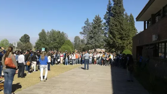 Capacitaron en medidas de prevención sobre sismos a empleados de la Universidad Católica de Salta