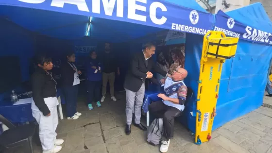 Mangione supervisó el operativo sanitario del Milagro en el microcentro y dialogó con los fieles
