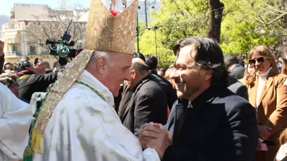 El Gobernador junto a miles de fieles, se unió a la celebración de la solemnidad del Señor del Milagro en el tercer día del Triduo