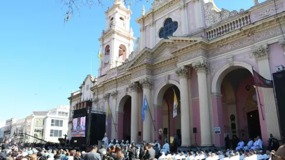 El Gobernador junto a miles de fieles, se unió a la celebración de la solemnidad del Señor del Milagro en el tercer día del Triduo