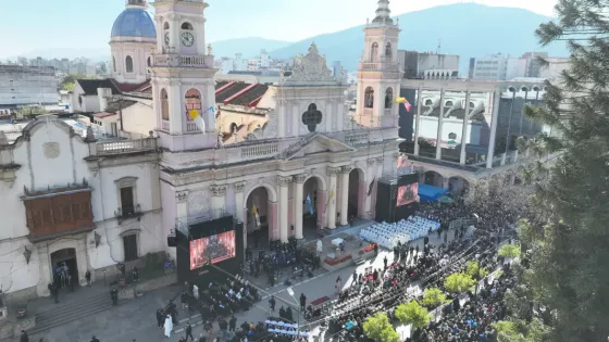 El Gobernador junto a miles de fieles, se unió a la celebración de la solemnidad del Señor del Milagro en el tercer día del Triduo